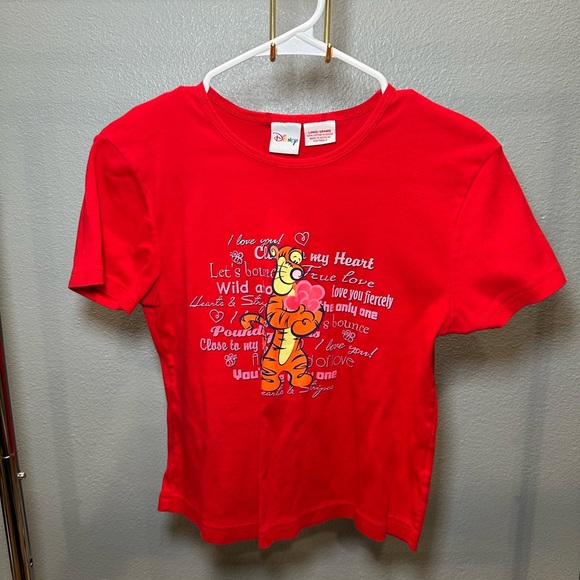 Y2K Disney Tigger Love juniors red shirt size‎ Large - Picture 1 of 4